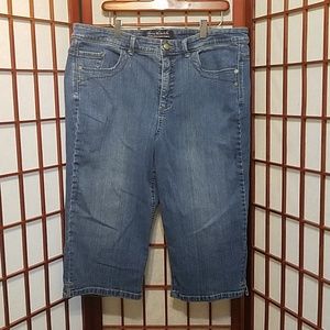 18 W Gloria Vanderbilt Capri jeans